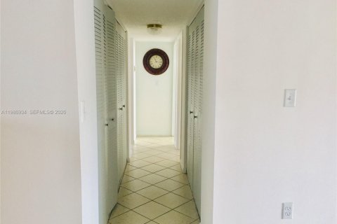 Снять в аренду квартиру в Майами, Флорида 2 спальни, 105.44м2, № 2050604 - фото 10