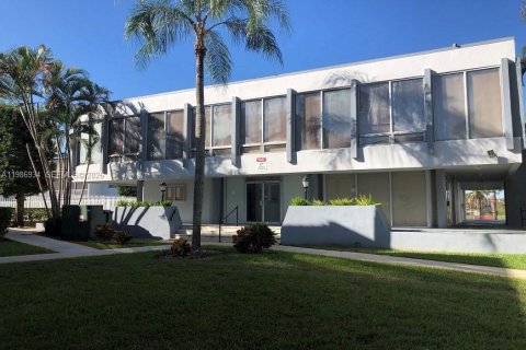 Снять в аренду квартиру в Майами, Флорида 2 спальни, 105.44м2, № 2050604 - фото 17