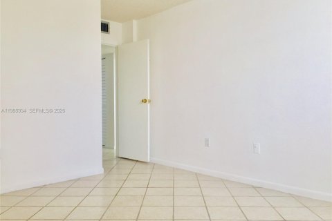 Снять в аренду квартиру в Майами, Флорида 2 спальни, 105.44м2, № 2050604 - фото 7