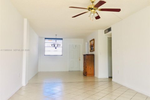 Снять в аренду квартиру в Майами, Флорида 2 спальни, 105.44м2, № 2050604 - фото 4