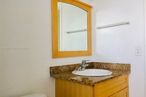 Снять в аренду квартиру в Майами, Флорида 2 спальни, 105.44м2, № 2050604 - фото 9