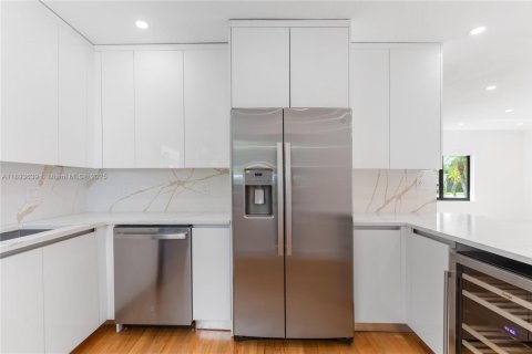 Casa en alquiler en Miami, Florida, 3 dormitorios, 160.54 m2 № 1945840 - foto 19