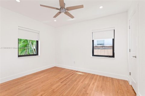 Casa en alquiler en Miami, Florida, 3 dormitorios, 160.54 m2 № 1945840 - foto 24