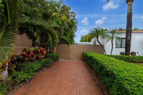 Casa en alquiler en Miami, Florida, 3 dormitorios, 160.54 m2 № 1945840 - foto 6