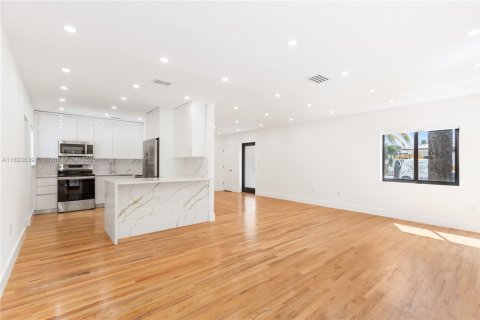 Casa en alquiler en Miami, Florida, 3 dormitorios, 160.54 m2 № 1945840 - foto 22