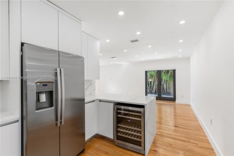 Casa en alquiler en Miami, Florida, 3 dormitorios, 160.54 m2 № 1945840 - foto 20