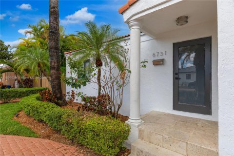 Casa en alquiler en Miami, Florida, 3 dormitorios, 160.54 m2 № 1945840 - foto 5