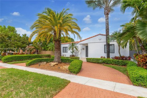 Casa en alquiler en Miami, Florida, 3 dormitorios, 160.54 m2 № 1945840 - foto 1
