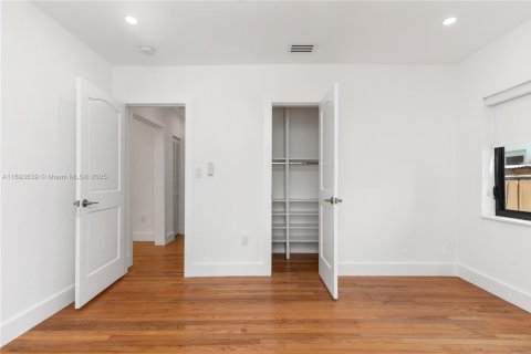 Casa en alquiler en Miami, Florida, 3 dormitorios, 160.54 m2 № 1945840 - foto 27