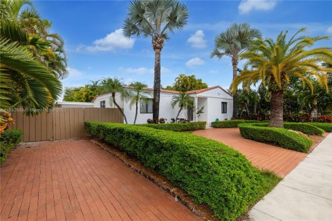 Casa en alquiler en Miami, Florida, 3 dormitorios, 160.54 m2 № 1945840 - foto 4