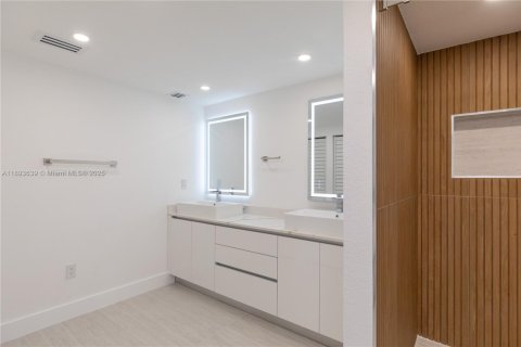 Casa en alquiler en Miami, Florida, 3 dormitorios, 160.54 m2 № 1945840 - foto 30