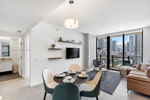 Condo in Miami, Florida, 2 bedrooms  № 1741602 - photo 2