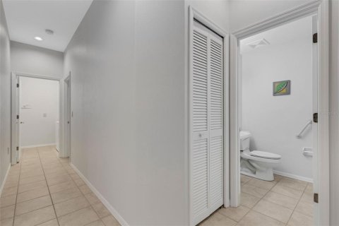 House in Sarasota, Florida 3 bedrooms, 244.52 sq.m. № 2314162 - photo 18