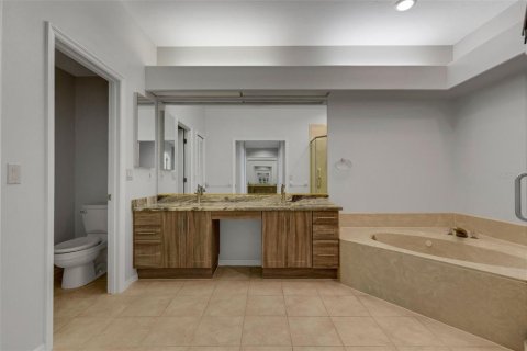 House in Sarasota, Florida 3 bedrooms, 244.52 sq.m. № 2314162 - photo 19