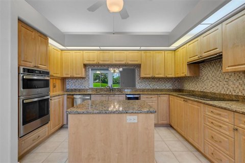 House in Sarasota, Florida 3 bedrooms, 244.52 sq.m. № 2314162 - photo 3