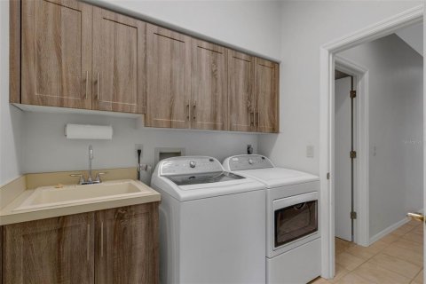 House in Sarasota, Florida 3 bedrooms, 244.52 sq.m. № 2314162 - photo 6