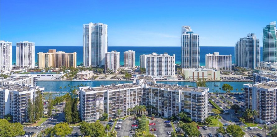 Condo in Hallandale Beach, Florida, 2 bedrooms  № 1731101