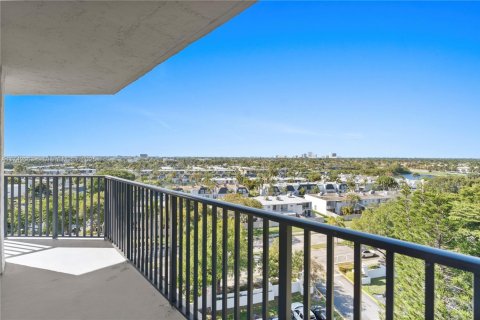 Condo in Hallandale Beach, Florida, 2 bedrooms  № 1731101 - photo 17