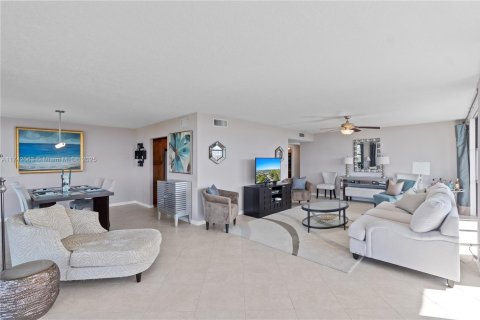 Condo in Hallandale Beach, Florida, 2 bedrooms  № 1731101 - photo 23