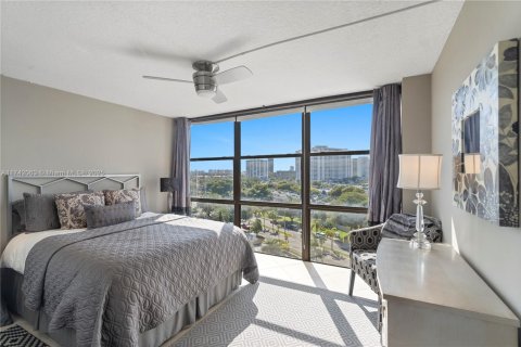 Condo in Hallandale Beach, Florida, 2 bedrooms  № 1731101 - photo 4