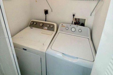 Condominio en alquiler en Homestead, Florida, 2 dormitorios, 83.15 m2 № 1933152 - foto 16