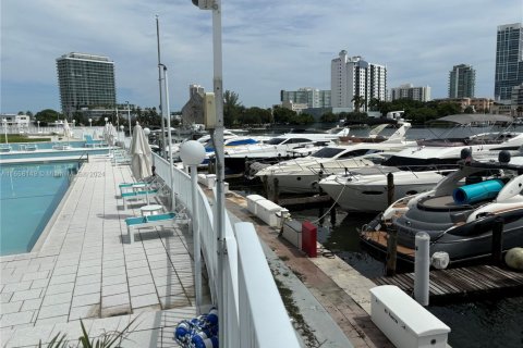 Condo in Miami Beach, Florida, 1 bedroom  № 1936188 - photo 4