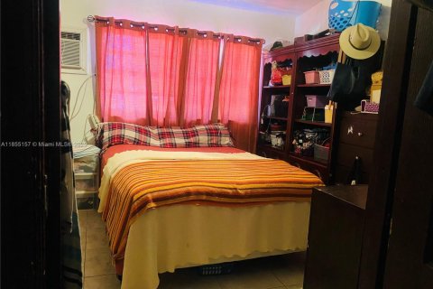 House in Miami, Florida 5 bedrooms, 156.82 sq.m. № 2012800 - photo 28