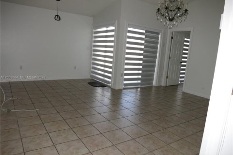 House in Miami, Florida 2 bedrooms, 90.95 sq.m. № 2066502 - photo 5