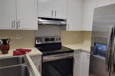 House in Miami, Florida 2 bedrooms, 90.95 sq.m. № 2066502 - photo 10