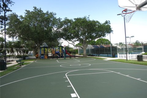 House in Miami, Florida 2 bedrooms, 90.95 sq.m. № 2066502 - photo 28