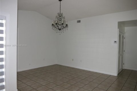 House in Miami, Florida 2 bedrooms, 90.95 sq.m. № 2066502 - photo 3