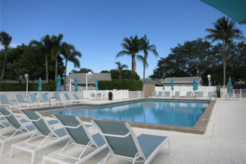 House in Miami, Florida 2 bedrooms, 90.95 sq.m. № 2066502 - photo 29