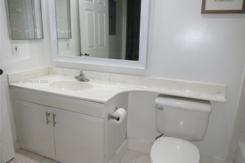 House in Miami, Florida 2 bedrooms, 90.95 sq.m. № 2066502 - photo 22