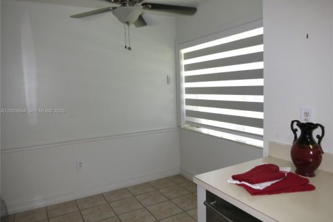 House in Miami, Florida 2 bedrooms, 90.95 sq.m. № 2066502 - photo 15