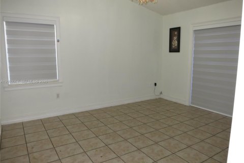 House in Miami, Florida 2 bedrooms, 90.95 sq.m. № 2066502 - photo 21