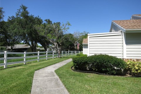 House in Miami, Florida 2 bedrooms, 90.95 sq.m. № 2066502 - photo 26