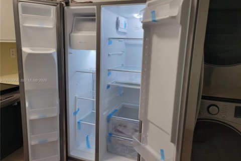 House in Miami, Florida 2 bedrooms, 90.95 sq.m. № 2066502 - photo 12