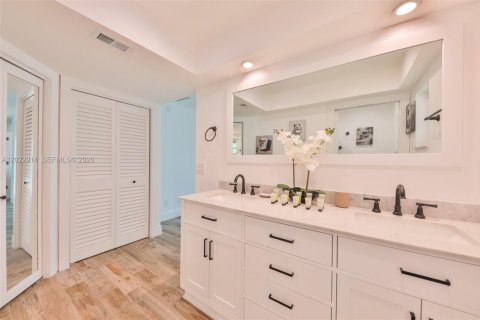 Casa en venta en Cape Coral, Florida, 3 dormitorios, 181.9 m2 № 2252854 - foto 19