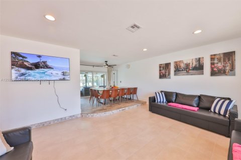Casa en venta en Cape Coral, Florida, 3 dormitorios, 181.9 m2 № 2252854 - foto 8
