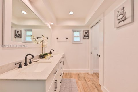 Casa en venta en Cape Coral, Florida, 3 dormitorios, 181.9 m2 № 2252854 - foto 18