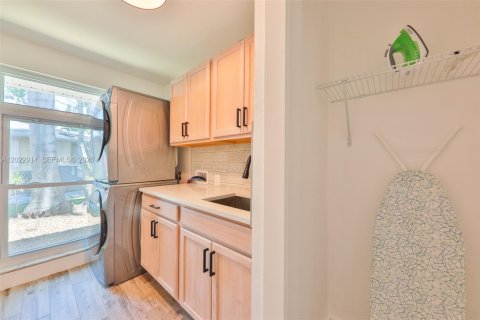 Casa en venta en Cape Coral, Florida, 3 dormitorios, 181.9 m2 № 2252854 - foto 30