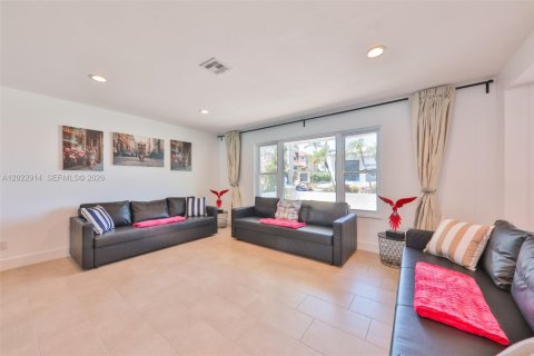 Casa en venta en Cape Coral, Florida, 3 dormitorios, 181.9 m2 № 2252854 - foto 4