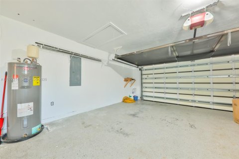 Casa en venta en Cape Coral, Florida, 3 dormitorios, 181.9 m2 № 2252854 - foto 24