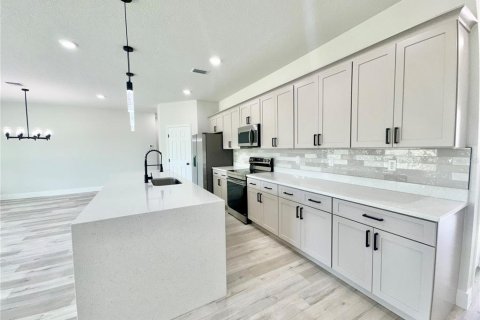 House in Palm Bay, Florida 4 bedrooms, 175.96 sq.m. № 1853964 - photo 19
