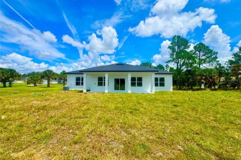 House in Palm Bay, Florida 4 bedrooms, 175.96 sq.m. № 1853964 - photo 7