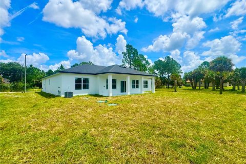 House in Palm Bay, Florida 4 bedrooms, 175.96 sq.m. № 1853964 - photo 8