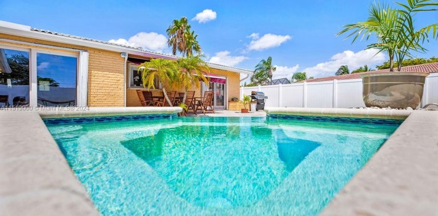 Дом в Форт-Лодердейл, Флорида 4 спальни, 196.58м2 № 1959493