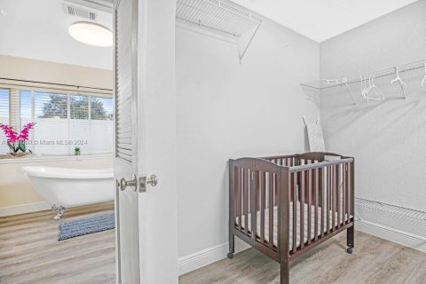 Снять в аренду виллу или дом в Форт-Лодердейл, Флорида 4 спальни, 196.58м2, № 1959493 - фото 23