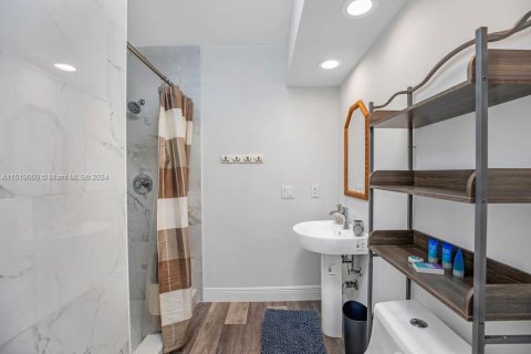 Снять в аренду виллу или дом в Форт-Лодердейл, Флорида 4 спальни, 196.58м2, № 1959493 - фото 28