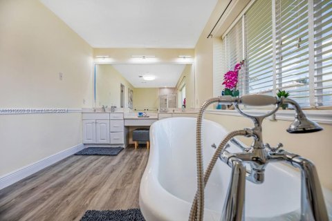 Снять в аренду виллу или дом в Форт-Лодердейл, Флорида 4 спальни, 196.58м2, № 1959493 - фото 22